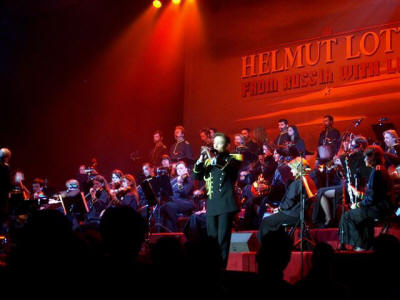 Cottbus Helmut on stage (2)