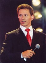 Helmut con corbata roja (Thumbnail)
